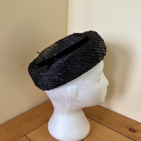 Black Raffia Pillbox Hat with Velvet Ribbon Vintage 1960s Women's Fashion Hat - Picture 5 of 8